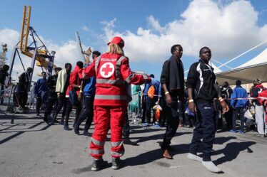 La vague de migrants en provenance d'Afrique du Nord augmente - 20