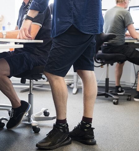 Beaucoup de gens pensent qu'il est normal de porter des shorts au travail 14 Beaucoup de gens pensent qu'il est normal de porter des shorts au travail - 13