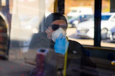 Umm aux masques faciaux en Norvège - 20