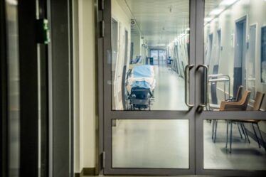 40 employés de l'hôpital universitaire d'Akershus mis en quarantaine après un cas corona inattendu - 16