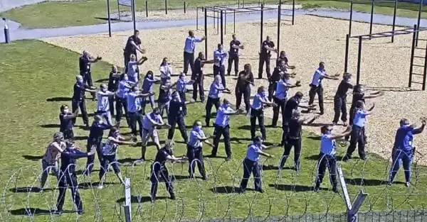 De jeunes détenus ont dansé pendant la crise de Corona 4 De jeunes détenus ont dansé pendant la crise de Corona - 3