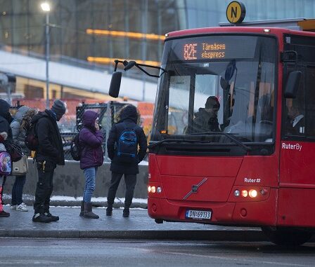 FHI maintient la recommandation d'utiliser un masque facial dans les transports publics à Oslo 29 FHI maintient la recommandation d'utiliser un masque facial dans les transports publics à Oslo - 28