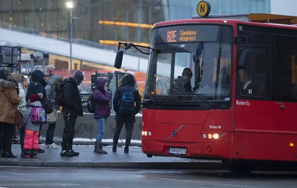 FHI maintient la recommandation d'utiliser un masque facial dans les transports publics à Oslo - 3