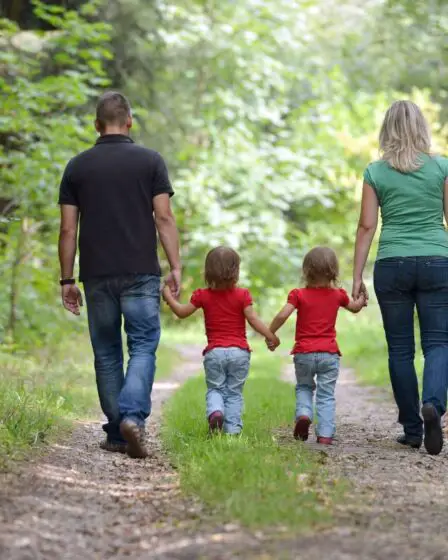 Les familles norvégiennes avec enfants signalent un pessimisme croissant à propos des vacances d'été - 4