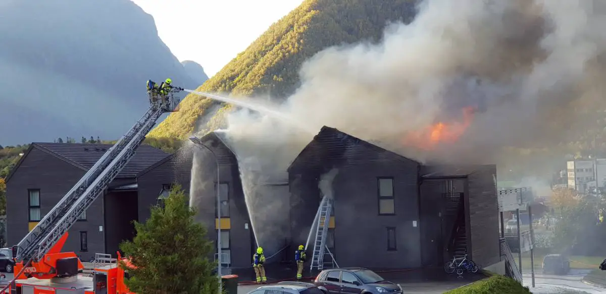 Un incendie se déclare dans un logement de réfugiés à Åndalsnes, 34 personnes évacuées 4 Un incendie se déclare dans un logement de réfugiés à Åndalsnes, 34 personnes évacuées - 3