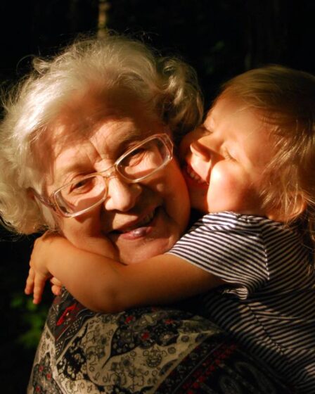 Les grands-parents et certains membres de la famille de pays tiers peuvent désormais rendre visite à leur famille en Norvège 2 Les grands-parents et certains membres de la famille de pays tiers peuvent désormais rendre visite à leur famille en Norvège - 1