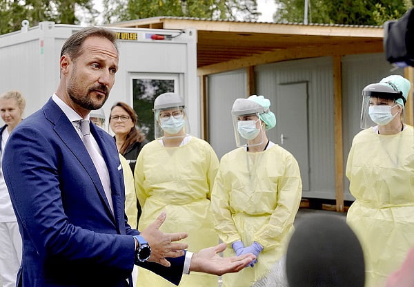 Le prince héritier Haakon s'est rendu mardi dans une zone très infectée 4 Le prince héritier Haakon s'est rendu mardi dans une zone très infectée - 3