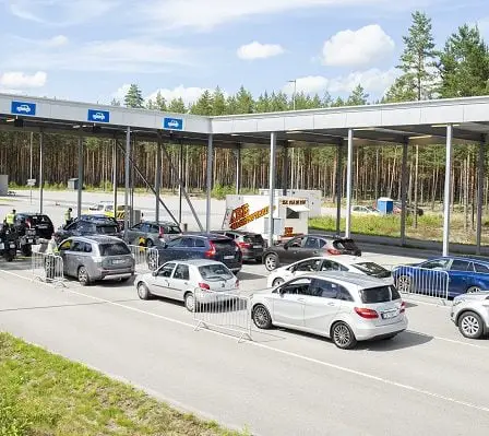 Les agents des douanes arrêtent tous ceux qui franchissent la frontière suédoise 23 Les agents des douanes arrêtent tous ceux qui franchissent la frontière suédoise - 22