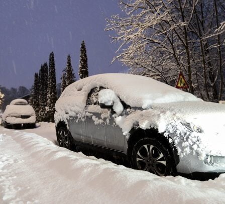 Les chutes de neige et de glace des toits font que l'assurance automobile paie des millions 31 Les chutes de neige et de glace des toits font que l'assurance automobile paie des millions - 30