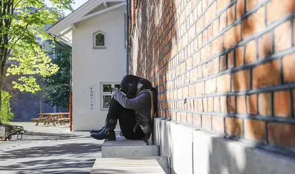 Les jeunes se sentent plus seuls à l'ère du coronavirus 4 Les jeunes se sentent plus seuls à l'ère du coronavirus - 3