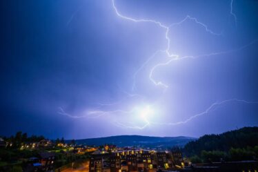 Avertissement de danger de foudre émis pour l'est et le sud de la Norvège - 16