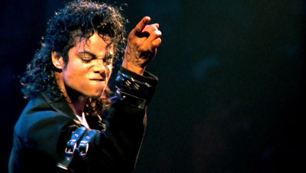 Forbes classe Michael Jackson comme une célébrité décédée laissant les revenus les plus élevés 4 Forbes classe Michael Jackson comme une célébrité décédée laissant les revenus les plus élevés - 3