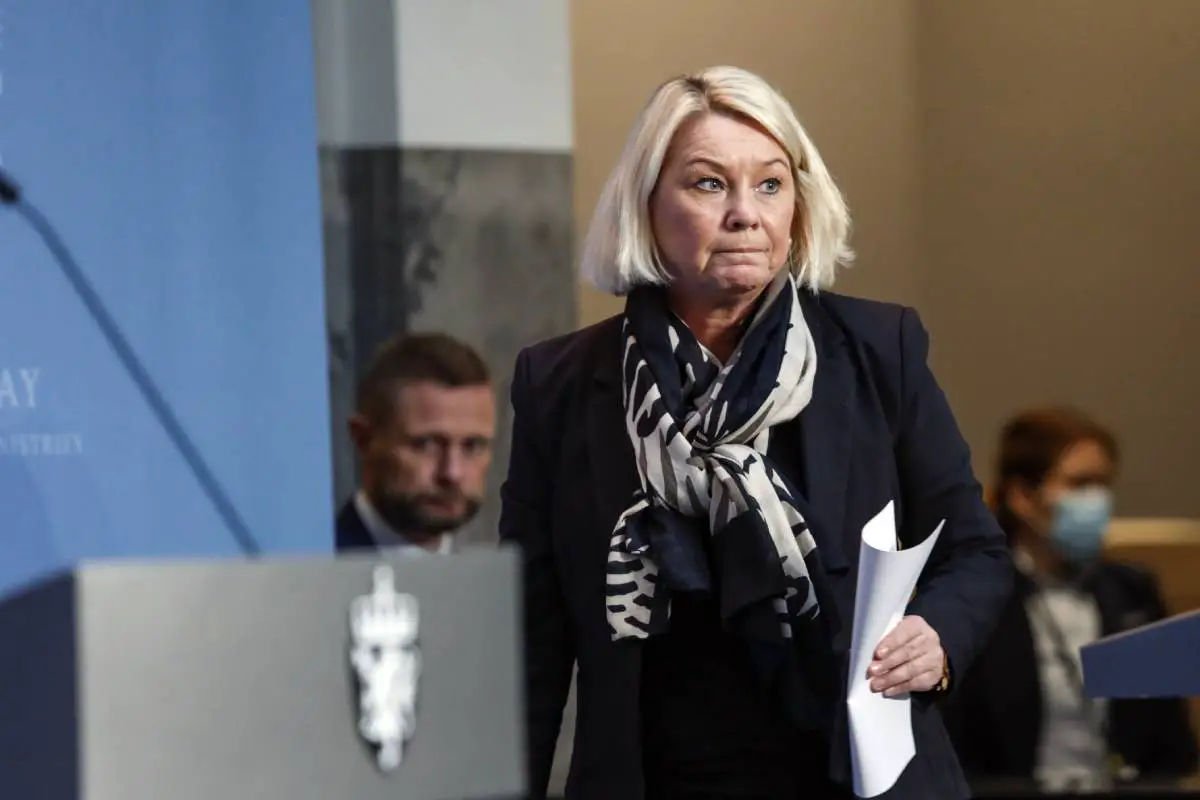 Le ministre norvégien de la Justice adresse un message clair à la police: "Appliquer les règles corona" 4 Le ministre norvégien de la Justice adresse un message clair à la police: "Appliquer les règles corona" - 3