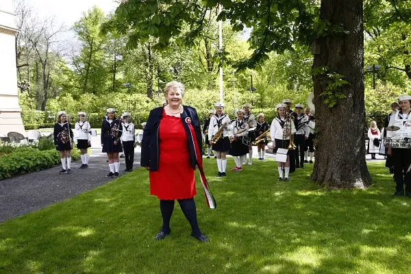 Le Premier ministre pense que nous nous souviendrons de la célébration de cette année comme d'un joyeux 17 mai - 3