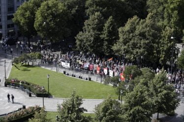 Le Centre antiraciste veut la fin des manifestations violentes - 18