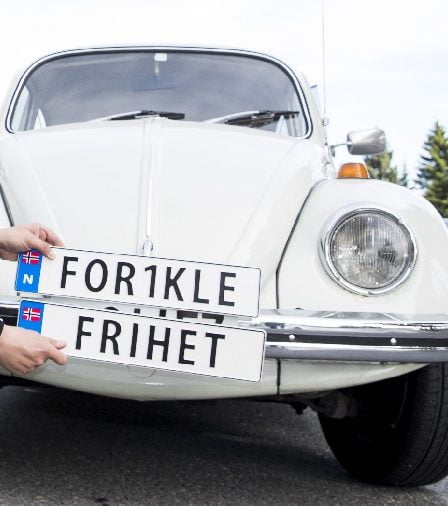Plus de 8 000 plaques d'immatriculation de voitures personnelles enregistrées en Norvège 2 Plus de 8 000 plaques d'immatriculation de voitures personnelles enregistrées en Norvège - 1