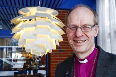 L'évêque s'excuse pour le discours de confirmation du curé - 18