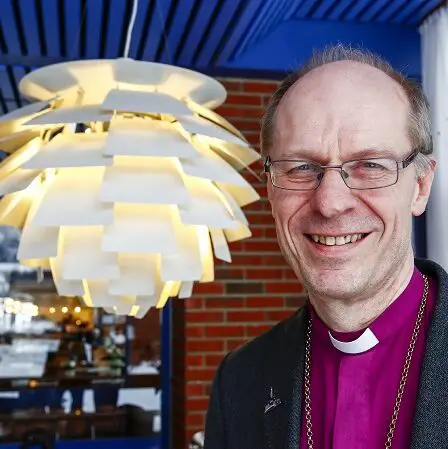 L'évêque s'excuse pour le discours de confirmation du curé - 25