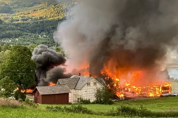 Plusieurs centaines de porcs perdus dans un incendie de ferme à Tretten 4 Plusieurs centaines de porcs perdus dans un incendie de ferme à Tretten - 3