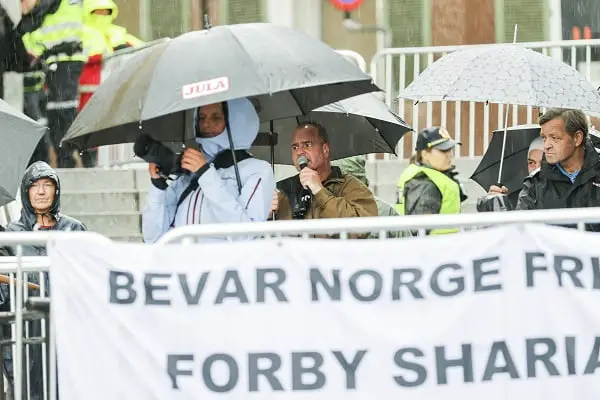 Un groupe anti-islamisation organise une manifestation à Hamar, 150 contre-manifestants apparaissent - 3