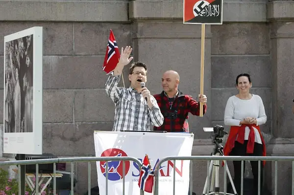 Sian a rencontré des tambours, des chansons et des slogans devant le Storting 4 Sian a rencontré des tambours, des chansons et des slogans devant le Storting - 3