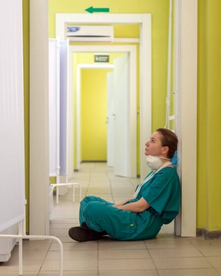 Les professionnels de la santé d'Oslo disent qu'ils ont été contraints de travailler avec les symptômes du corona 26 Les professionnels de la santé d'Oslo disent qu'ils ont été contraints de travailler avec les symptômes du corona - 25