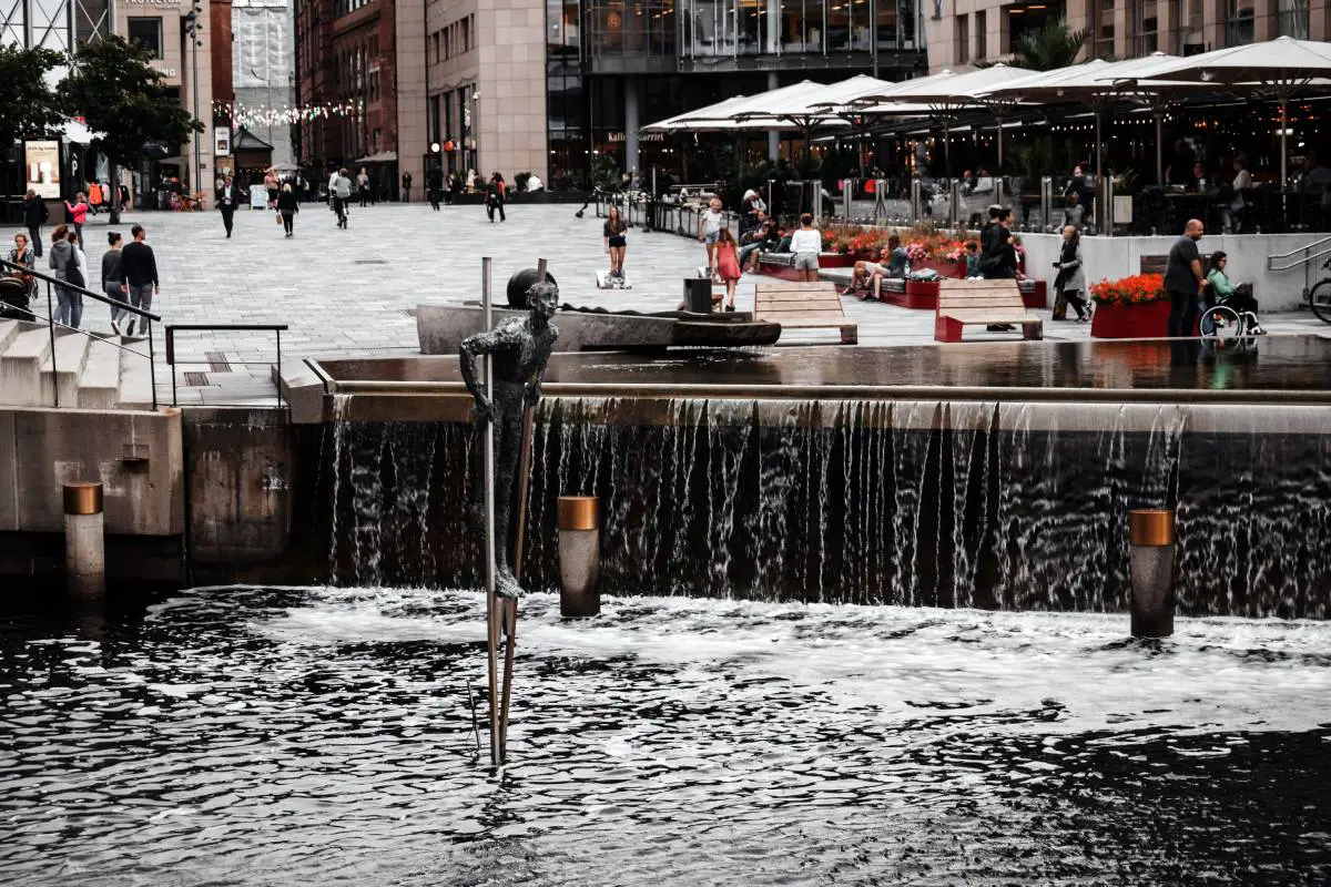 Oslo envoie un SMS aux citoyens : "Nous avons besoin de votre aide. Gardez vos distances et utilisez des masques faciaux" 4 Oslo envoie un SMS aux citoyens : "Nous avons besoin de votre aide. Gardez vos distances et utilisez des masques faciaux" - 3