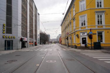 La moitié des personnes interrogées pensent que les politiciens d'Oslo sont allés trop loin en supprimant les voitures du centre-ville, selon une enquête - 16