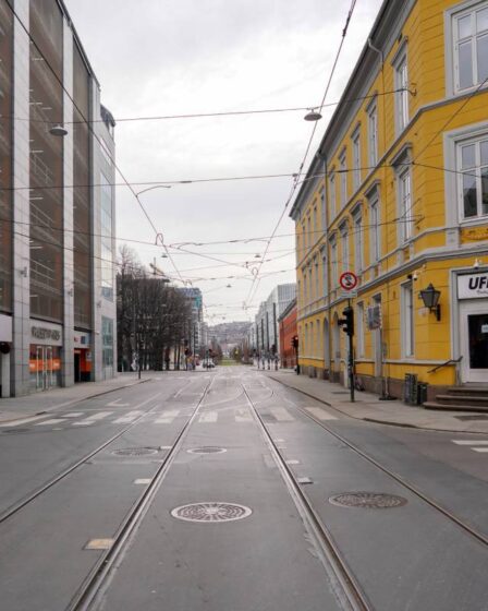 La moitié des personnes interrogées pensent que les politiciens d'Oslo sont allés trop loin en supprimant les voitures du centre-ville, selon une enquête - 13