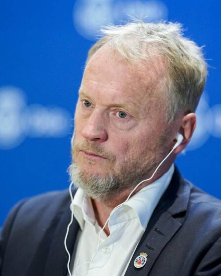 Oslo ordonne aux citoyens d'utiliser des masques faciaux lors des embouteillages dans les transports publics 20 Oslo ordonne aux citoyens d'utiliser des masques faciaux lors des embouteillages dans les transports publics - 19