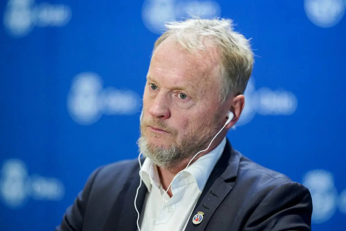 Oslo ordonne aux citoyens d'utiliser des masques faciaux lors des embouteillages dans les transports publics 4 Oslo ordonne aux citoyens d'utiliser des masques faciaux lors des embouteillages dans les transports publics - 3