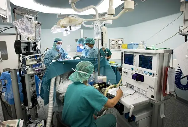 Plusieurs milliers d'opérations médicales reportées dans tout le pays 4 Plusieurs milliers d'opérations médicales reportées dans tout le pays - 3