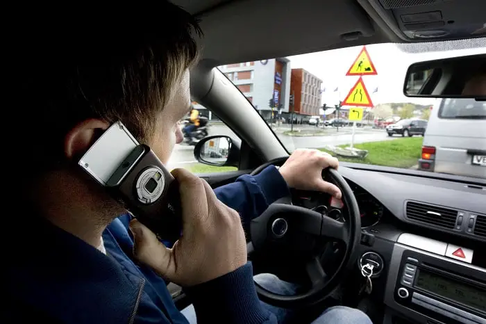 671 conducteurs surpris en train d'utiliser leur téléphone portable au volant à Oslo lors d'une campagne de rentrée scolaire 4 671 conducteurs surpris en train d'utiliser leur téléphone portable au volant à Oslo lors d'une campagne de rentrée scolaire - 3