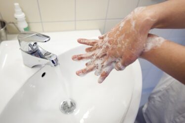 Lavage des mains continu et distance pendant deux à trois ans - 18