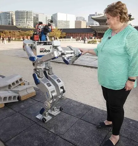 4 personnes sur 10 pensent que les machines peuvent prendre leur travail 5 4 personnes sur 10 pensent que les machines peuvent prendre leur travail - 4