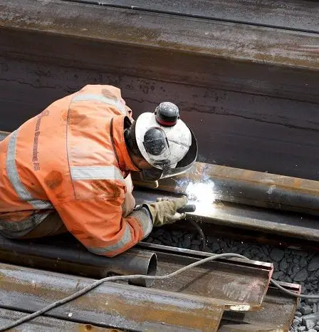 Les travaux sur tous les autres chantiers ont été arrêtés 22 Les travaux sur tous les autres chantiers ont été arrêtés - 21