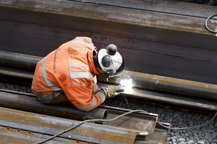 Les travaux sur tous les autres chantiers ont été arrêtés 4 Les travaux sur tous les autres chantiers ont été arrêtés - 3