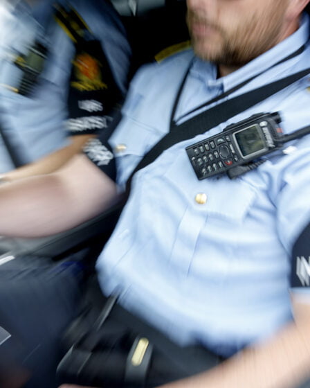 Un cambrioleur a percuté une voiture de police à Bærum - 13