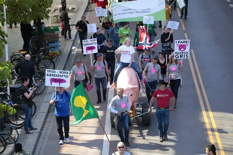 Les agriculteurs protestent pour plus d'argent 4 Les agriculteurs protestent pour plus d'argent - 3