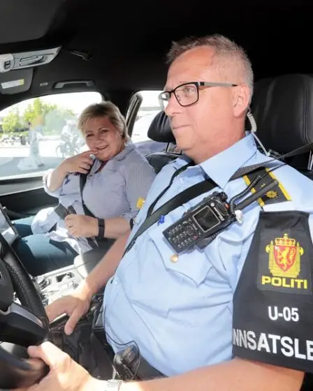 Solberg promet de l'argent pour les voitures de police 26 Solberg promet de l'argent pour les voitures de police - 25