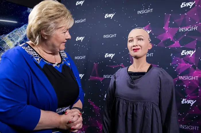 Solberg a rencontré Sophia, le robot 4 Solberg a rencontré Sophia, le robot - 3