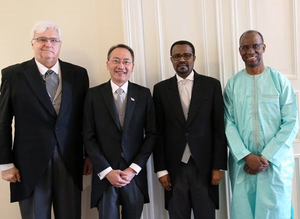 Nouveaux ambassadeurs du Canada, de Singapour, d'Éthiopie et de Guinée 4 Nouveaux ambassadeurs du Canada, de Singapour, d'Éthiopie et de Guinée - 3