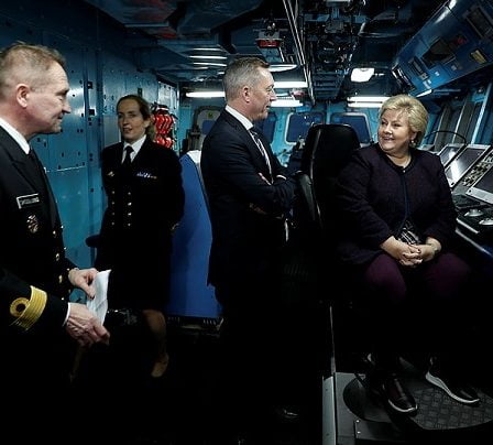 Solberg visite un navire norvégien de l'OTAN 23 Solberg visite un navire norvégien de l'OTAN - 22