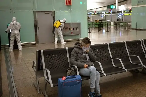 7 000 personnes ont appelé la ligne d'assistance du ministère des Affaires étrangères 4 7 000 personnes ont appelé la ligne d'assistance du ministère des Affaires étrangères - 3