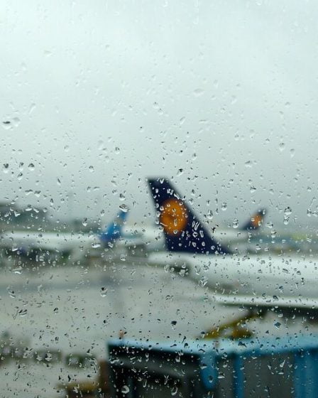 Accord conclu au cours d'une réunion de médiation aéroportuaire toute la nuit 22 Accord conclu au cours d'une réunion de médiation aéroportuaire toute la nuit - 21