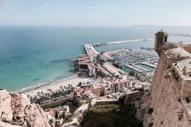 À partir de lundi, des exigences en matière d'hôtels de quarantaine pourraient être introduites pour les voyageurs en provenance d'Espagne et de Crète - 20