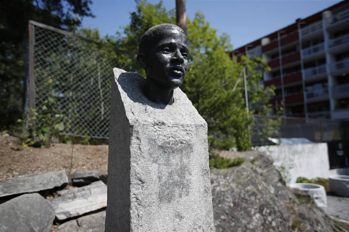 Mémorial de Benjamin Hermansen vandalisé: la police dispose de matériel de vidéosurveillance de la région 4 Mémorial de Benjamin Hermansen vandalisé: la police dispose de matériel de vidéosurveillance de la région - 3