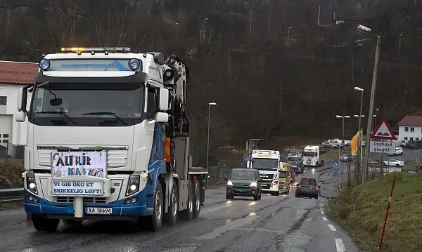 Corona procession à Bergen - 74 camions sur la route 4 Corona procession à Bergen - 74 camions sur la route - 3