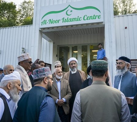 Des musulmans norvégiens demandent l'aide de la police après la fusillade dans la mosquée 14 Des musulmans norvégiens demandent l'aide de la police après la fusillade dans la mosquée - 13