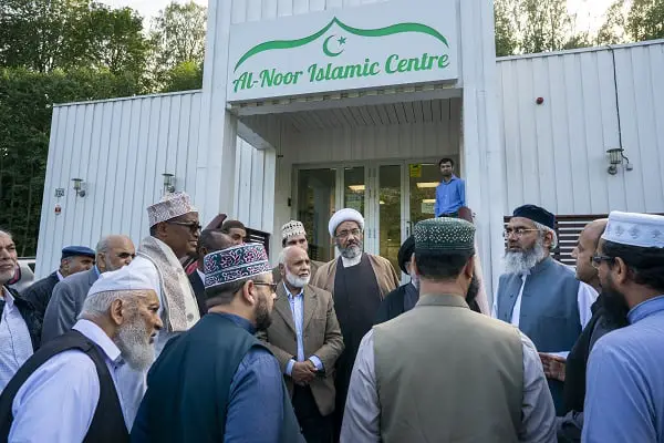 Des musulmans norvégiens demandent l'aide de la police après la fusillade dans la mosquée 6 Des musulmans norvégiens demandent l'aide de la police après la fusillade dans la mosquée - 5